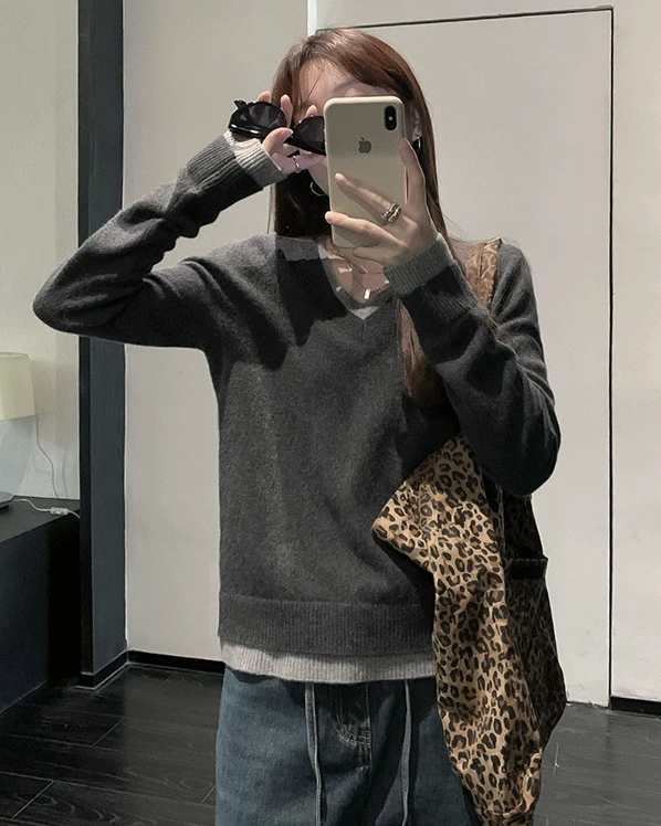 빌리 투톤 V넥 니트