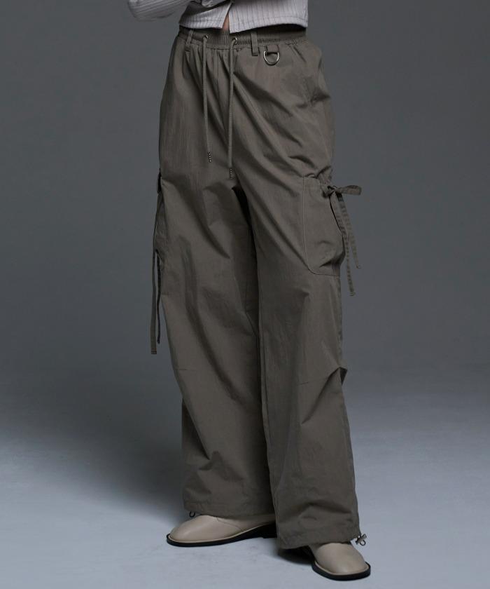 [NF] RIBBON CARGO PARACHUTE PANTS (ASH KHAKI)_F24QD867