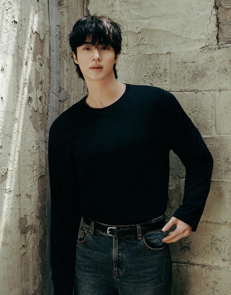 NEW [변우석] 남자 솔리드 긴팔 티셔츠 (퍼펙트티)