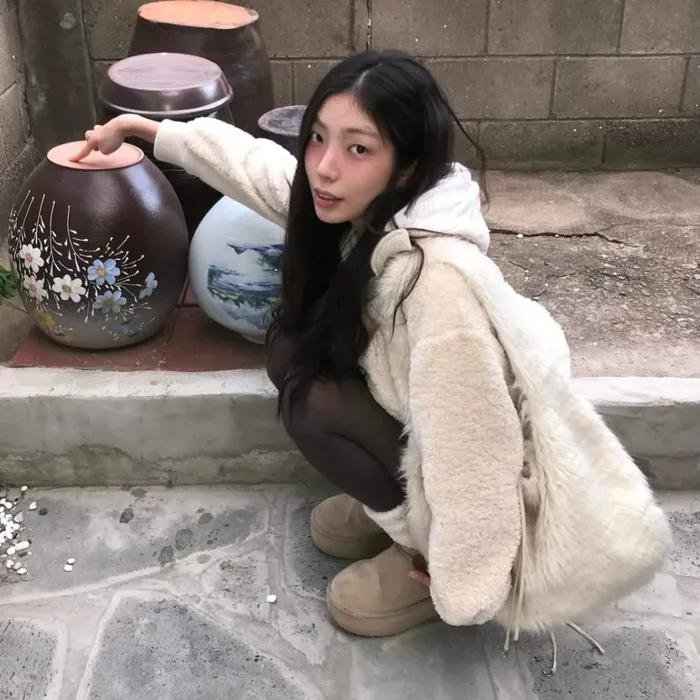 Chouetties by LUCKY CHOUETTE Fake Fur Hobo Bag(ivory) 7ABAX25300IVX