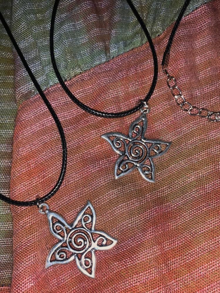 [hoboko made] naru star necklace