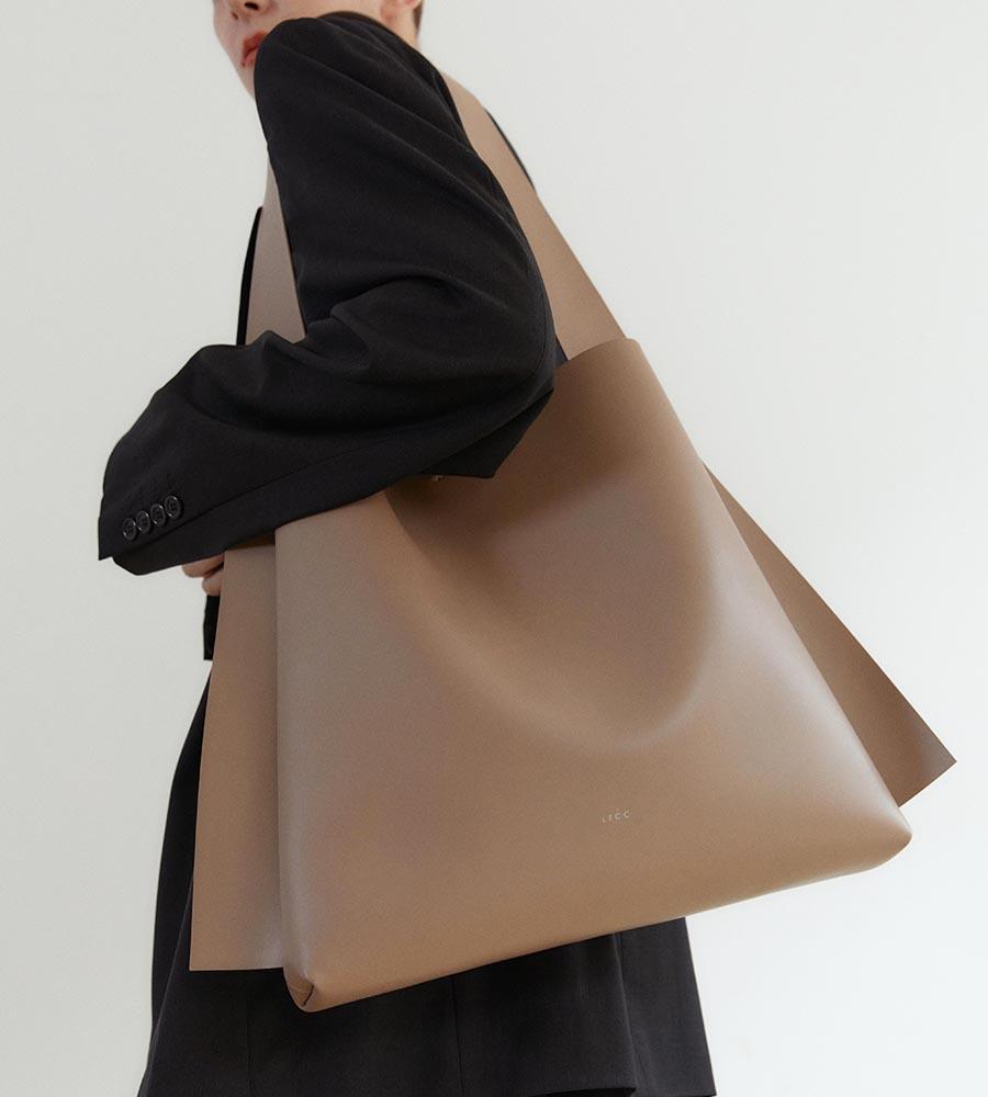 [OUT OF STOCK] ARC BIG BUCKET – Artificial Leather_TAUPE
