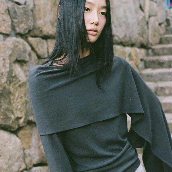 Wool stretch muffler t-shirt (ivory / light beige / dark gray)