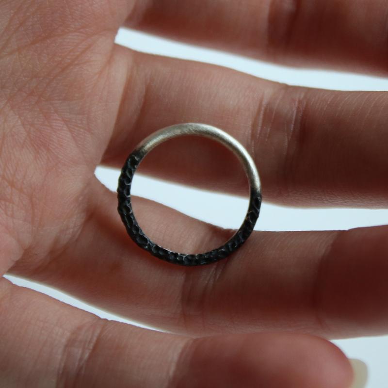 Basalt half Ring (블랙 현무암 절반 포인트링)