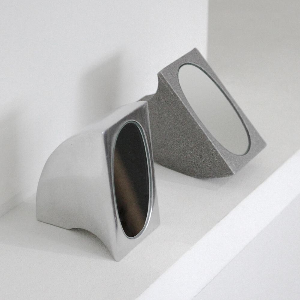 HOLE STAND MIRROR