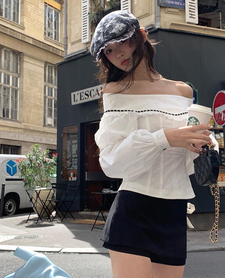 리브라 레이스 오픈숄더 블라우스