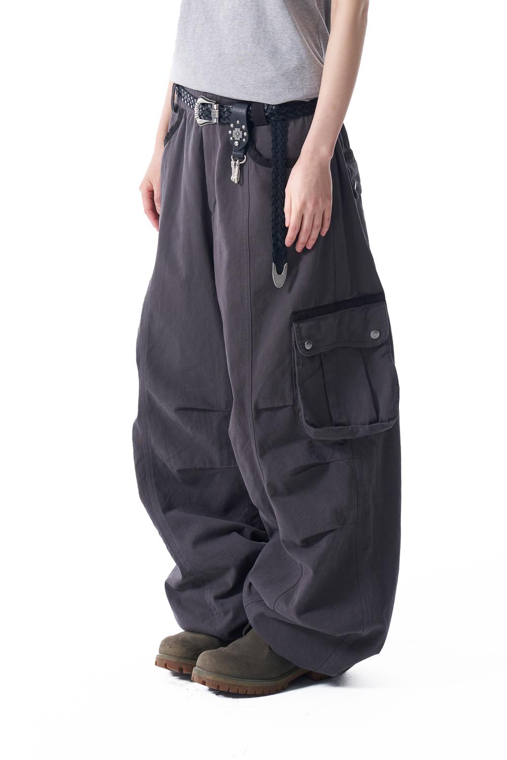[4.21 예약배송] Knee Pin-tuck Contrast Cargo Pants (Dark Gray)