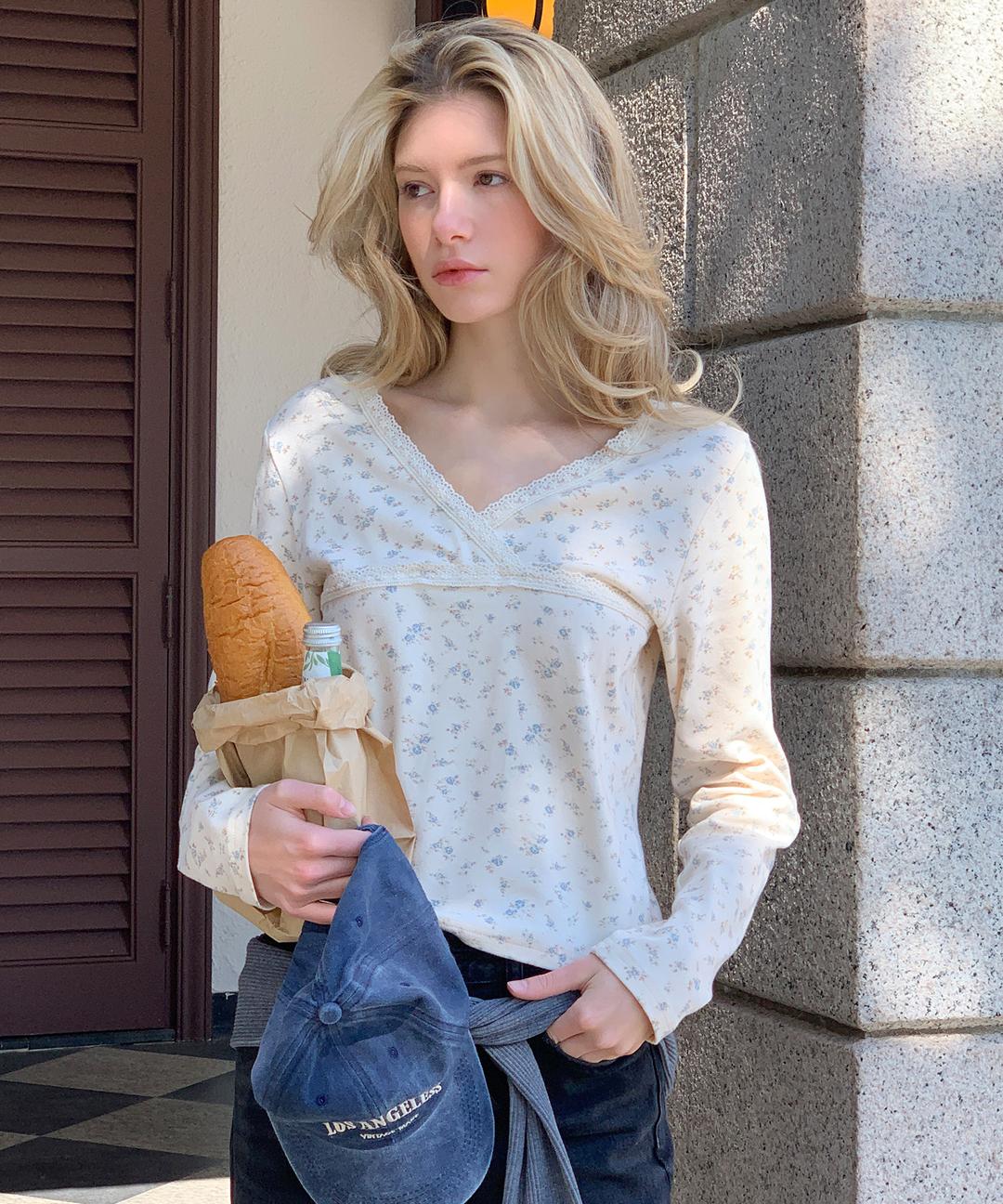 [ 프리오더 1/27 11:00am 오픈 ] V-Neck Lace Wrap T-Shirt ( Cream )