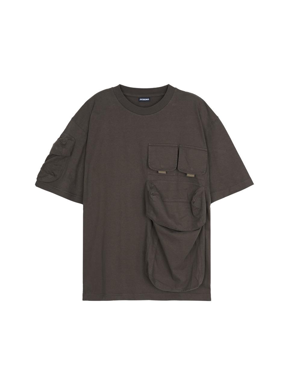 JACQUEMUS - LE T SHIRT BOLSO (DARK BROWN)