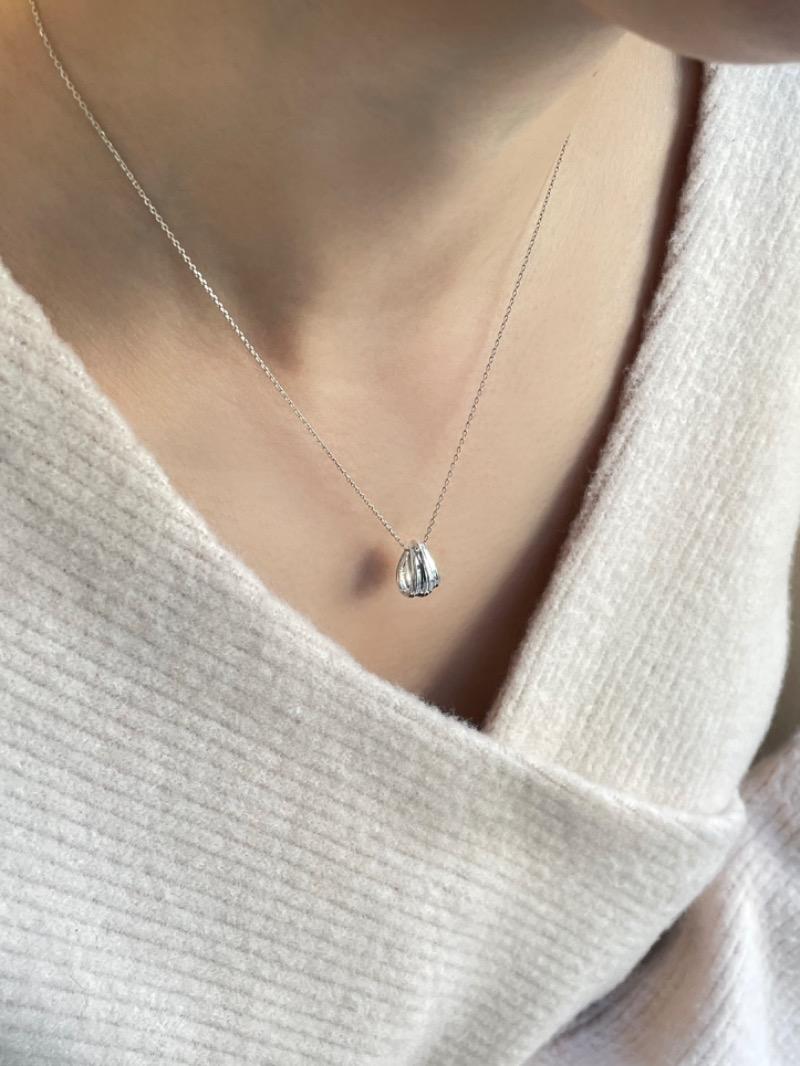 SMALL SHELL NECKLACE