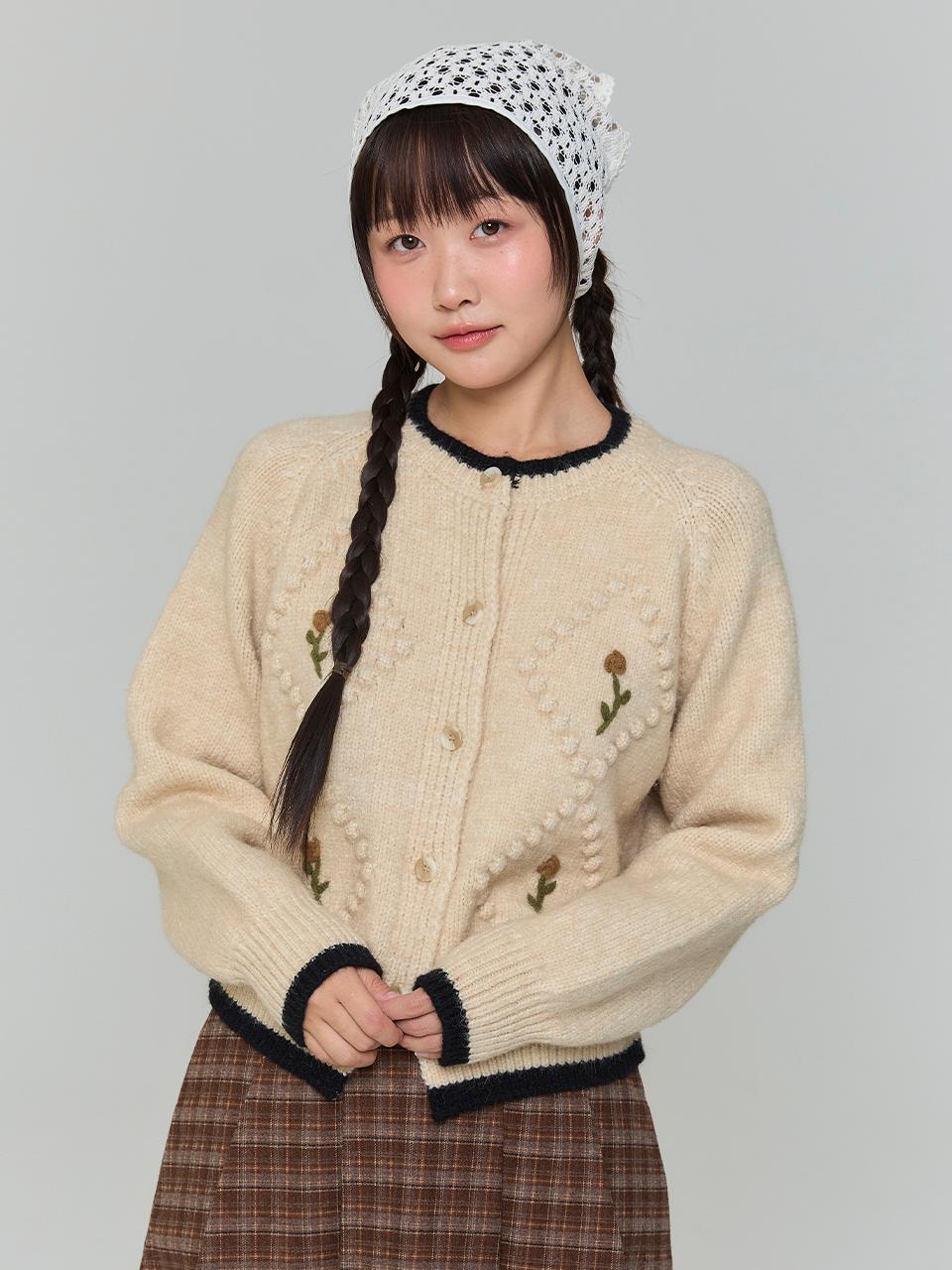 [2차 리오더] 플라워 자수 가디건 - 베이지(FLOWER EMBROIDERED CARDIGAN - BEIGE)