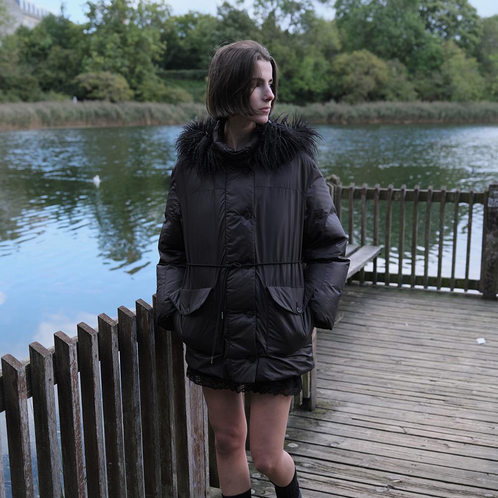 GLOSSY HALF DOWN JUMPER (BLACK)