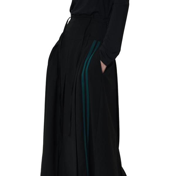 Women pleated long skirt [black]