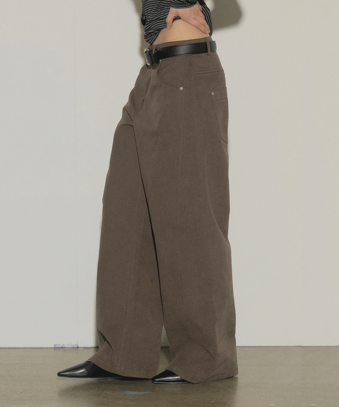 [by THE ORE] 벌룬 절개 피치 코튼 팬츠