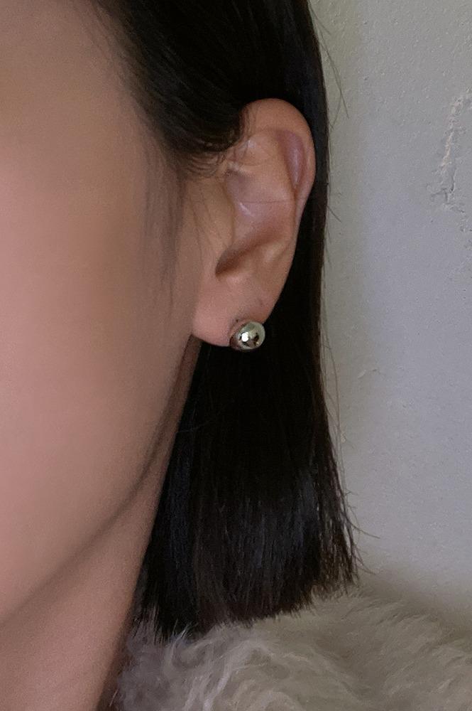 [유튜버 박민정 착용][2TYPE] ROUND EARRINGS (2colors) AE422022