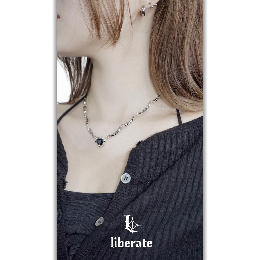 Cubic Black Heart Waterdrop Chain Necklace