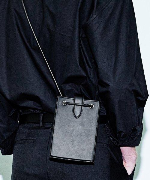 노트 스트랩 미니 크로스백 블랙