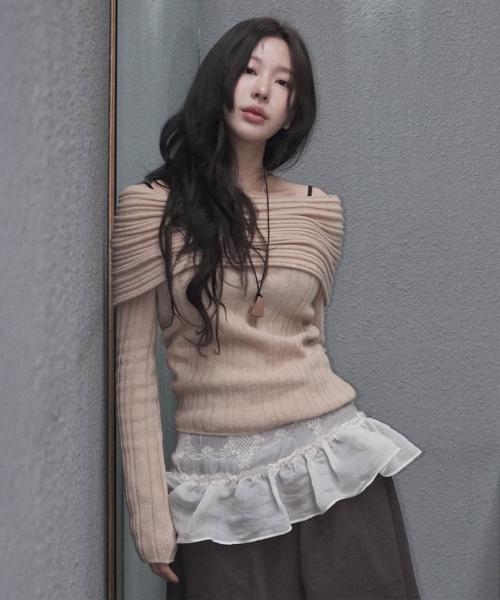 Cashmere blended off-shoulder sweater (Beige)