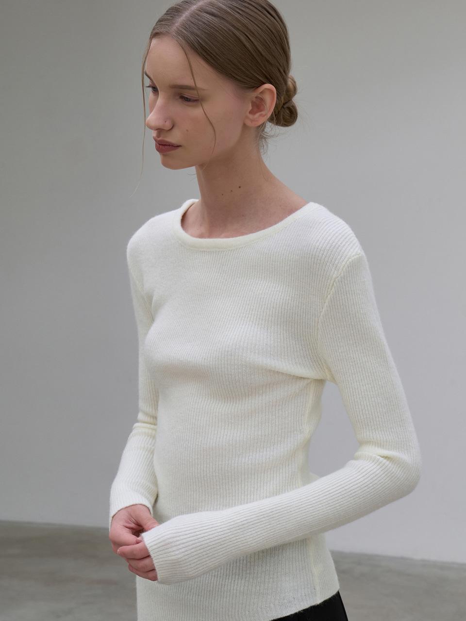 다이애그널 골지 슬림 니트 아이보리 L311