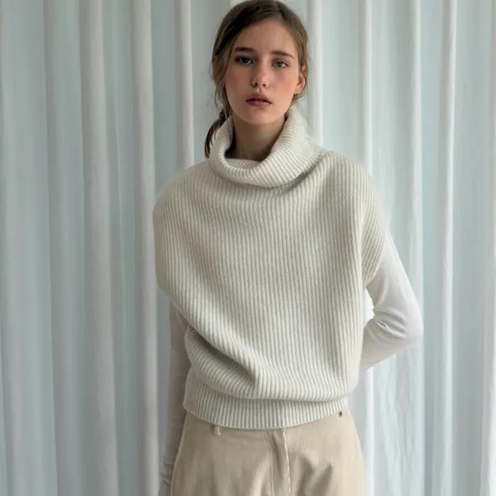 RACCOON CASHMERE TURTLENECK KNIT VEST - IVORY