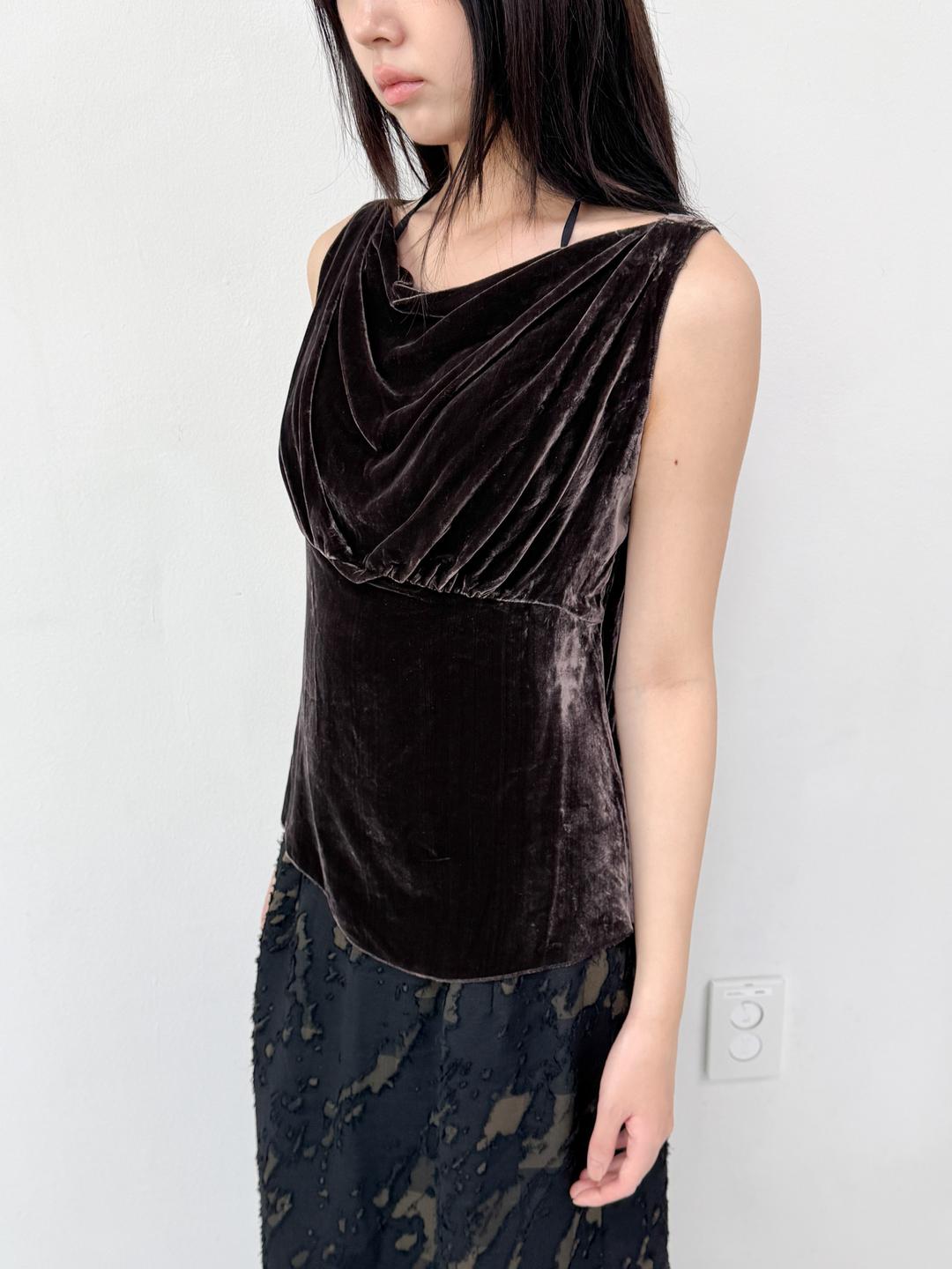 649. Velvet drape sleeveless