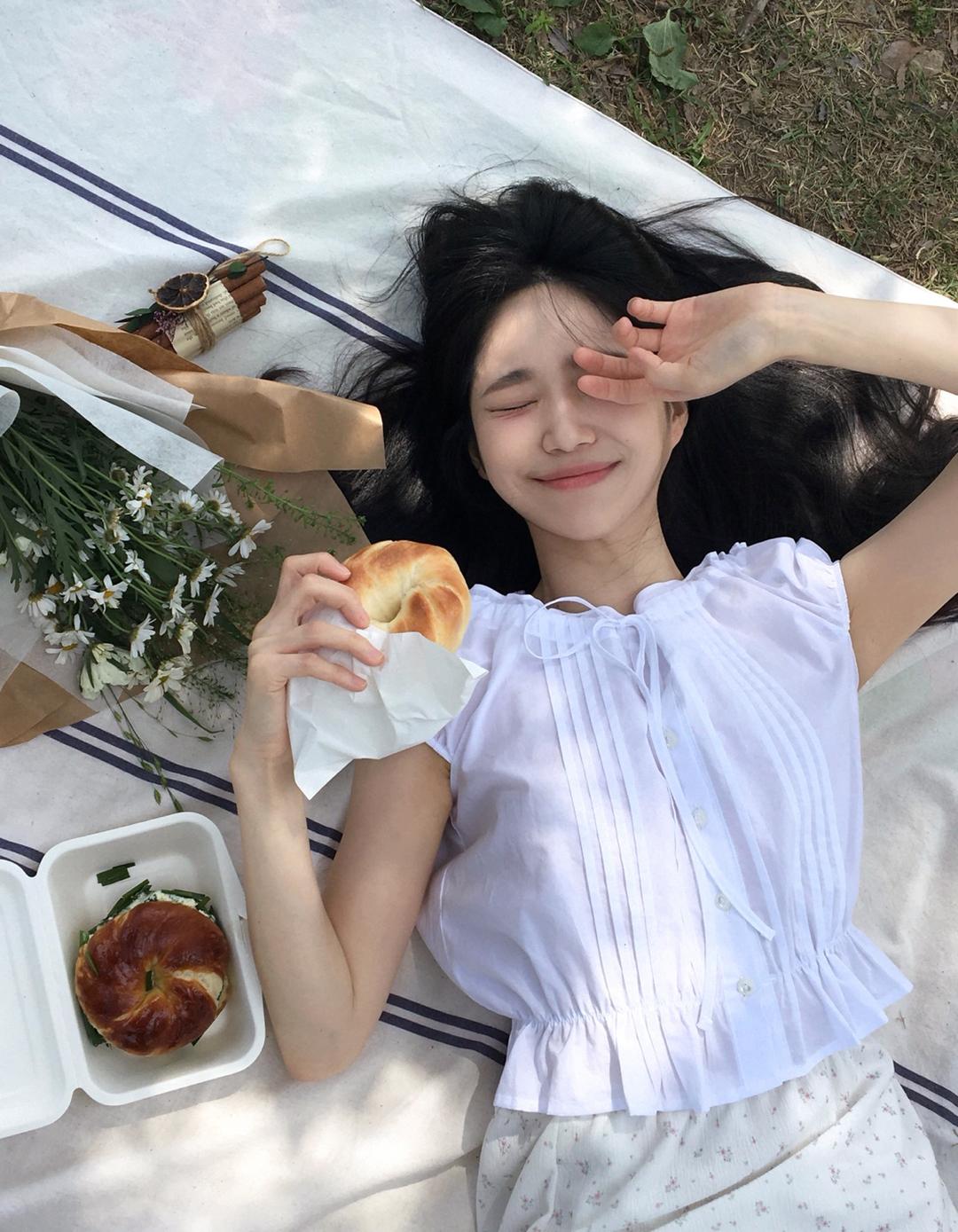 달트 [휴가룩][MADE]하늬 블라우스 (2way, 캡소매, 핀턱,여름블라우스,밴딩,반팔블라우스,오프숄더블라우스,핀턱블라우스,퍼프블라우스,데이트룩,여리핏,휴양지룩)