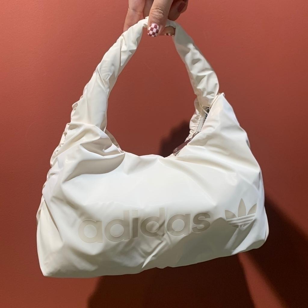 아디다스 미니 숄더백 블랙 화이트 크로스백 새틴백 HK0158 정식판매처