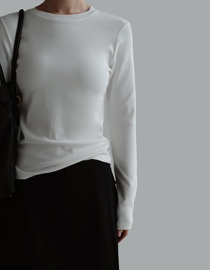 [by LAROOM] 플레인긴팔티셔츠