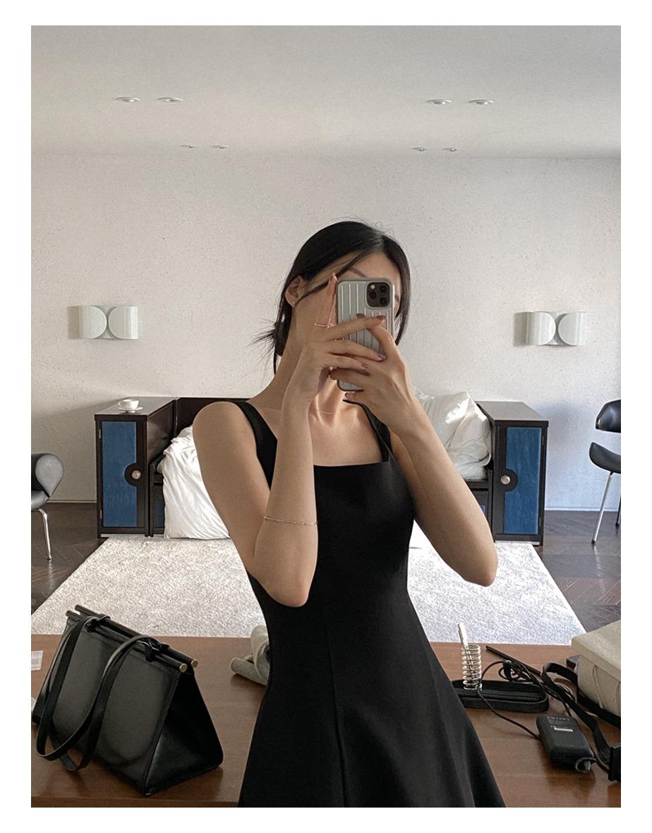 소피 슬리브리스 드레스 [블랙]