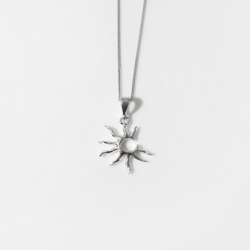 해와 달 목걸이