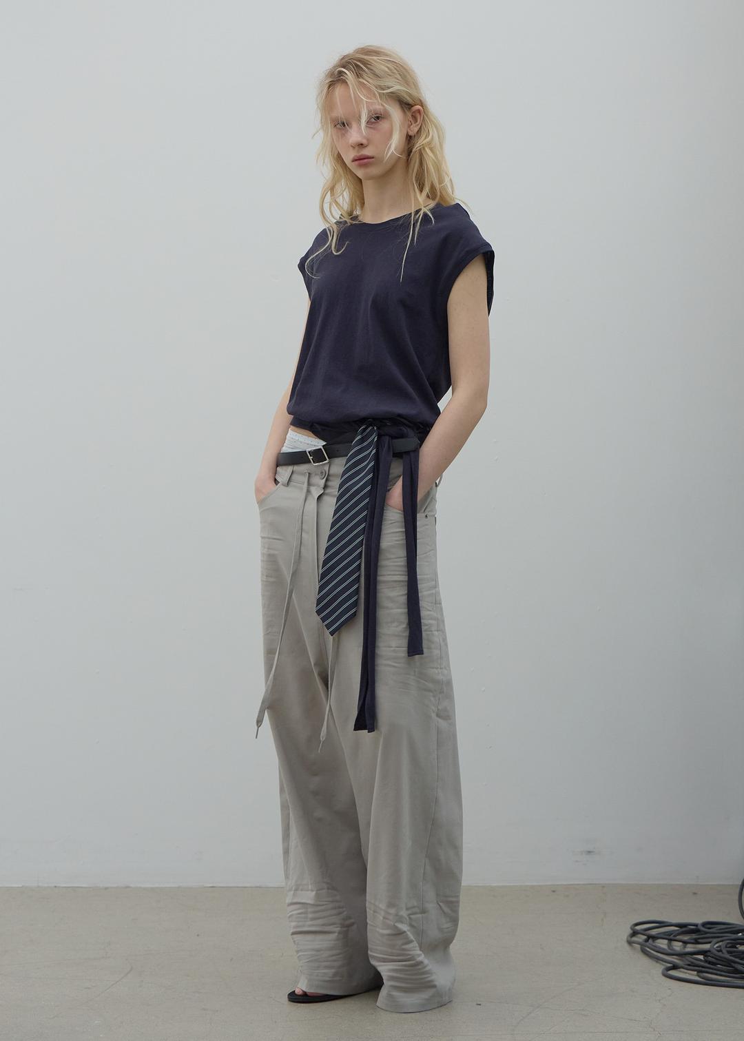 STRAP HOODED SLEEVELESS TOP (NAVY)