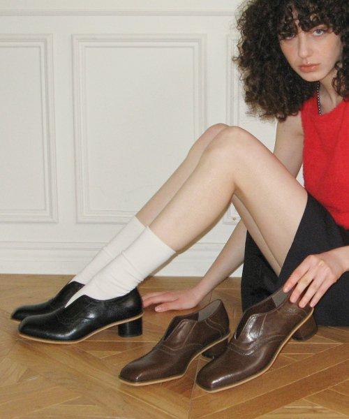 DALLIS 달리스 펀칭디테일 V컷 미들힐 로퍼 - 3colors I 4cm