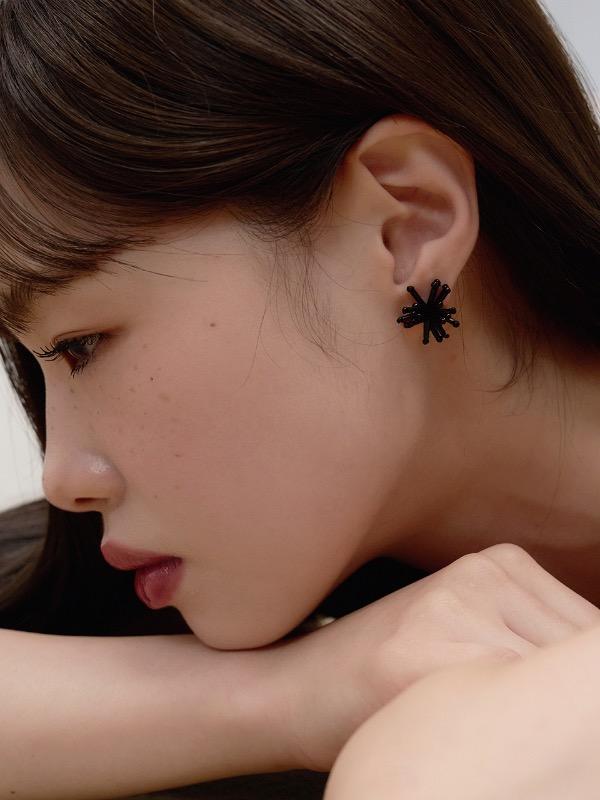 beads pang earring - black
