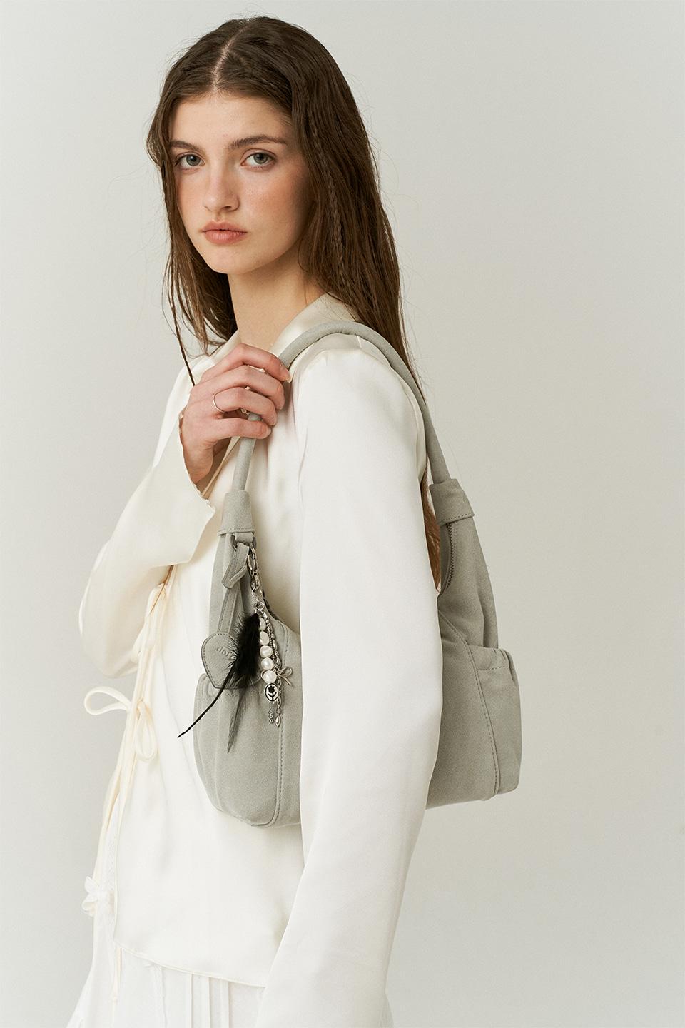 Signature Plume Key Ring in Black