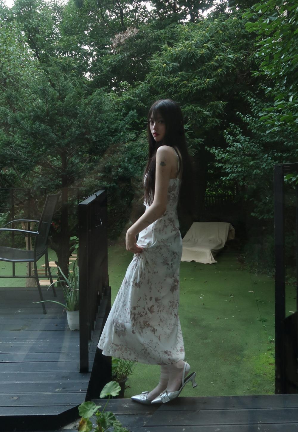 flower silhouette dress / white