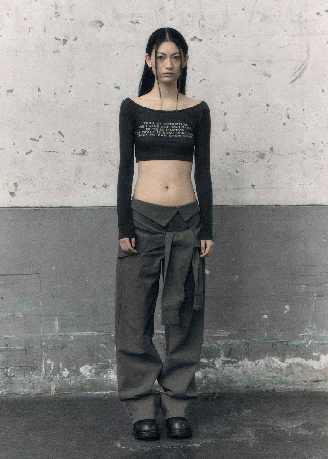 [CROP ver] 'TRAIL OF EXTINCTION\' PRINTED LONG SLEEVE, CHARCOAL