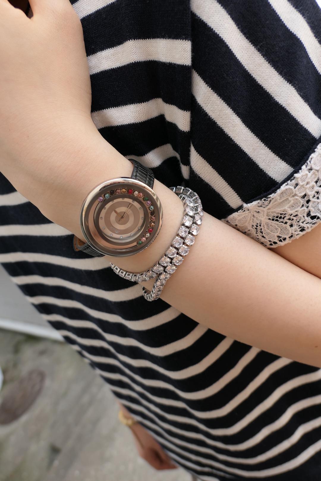 Moving Cubic Ring Watch