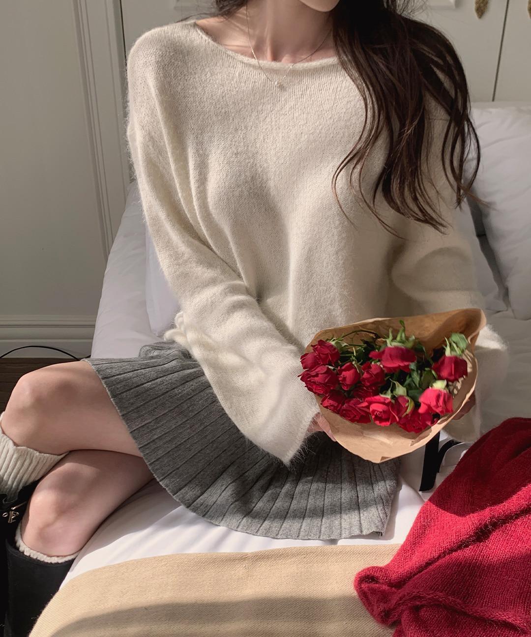 마일르 베이직 울 보트넥 루즈핏 원숄더 니트