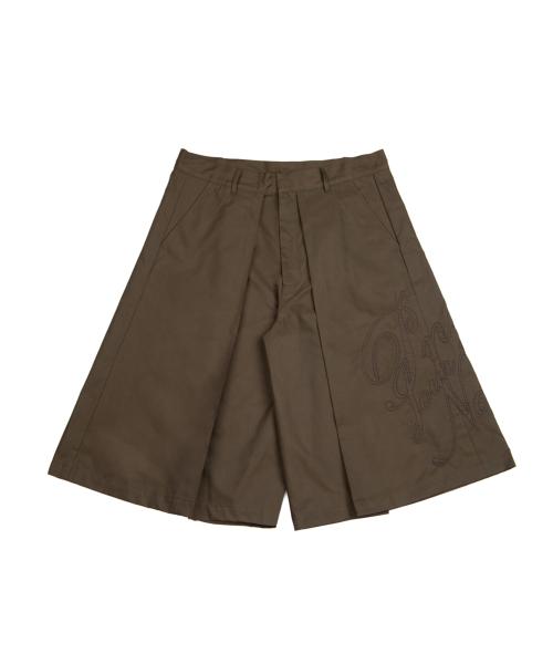 PLEATED  BERMUDA SHORTS -   DARK BEIGE