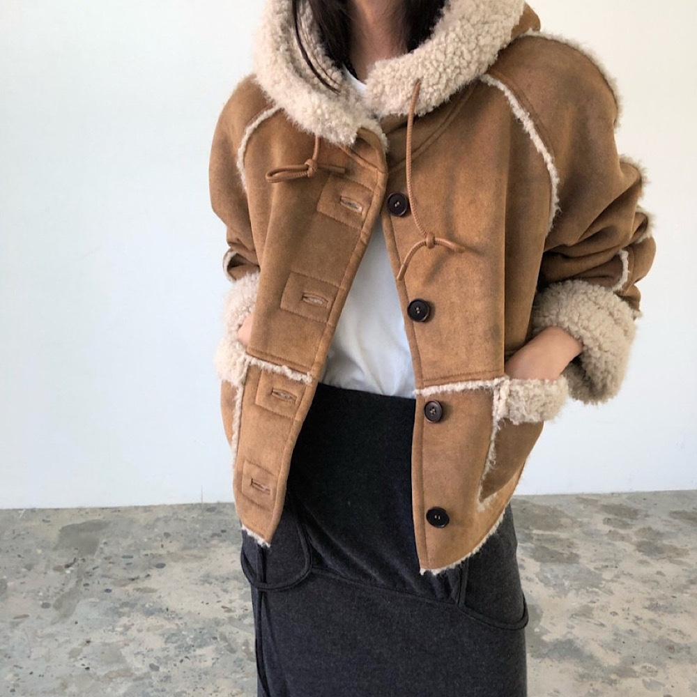 크림당일/ 브리드 숏 후드 무스탕 양털 스웨이드 뽀글이 겨울 오버핏 퍼자켓 (2col)