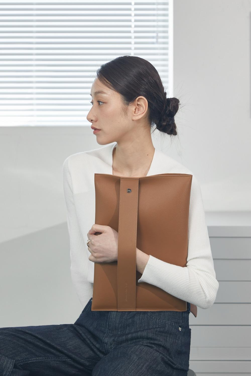 Handle Strap Laptop Pouch / Mocha brown / iPad~16 inch