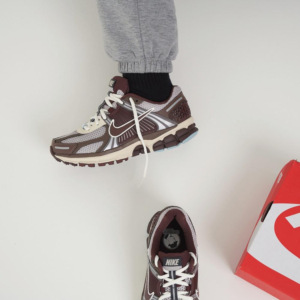 나이키 줌 보메로 5 우먼스 피칸 브라운