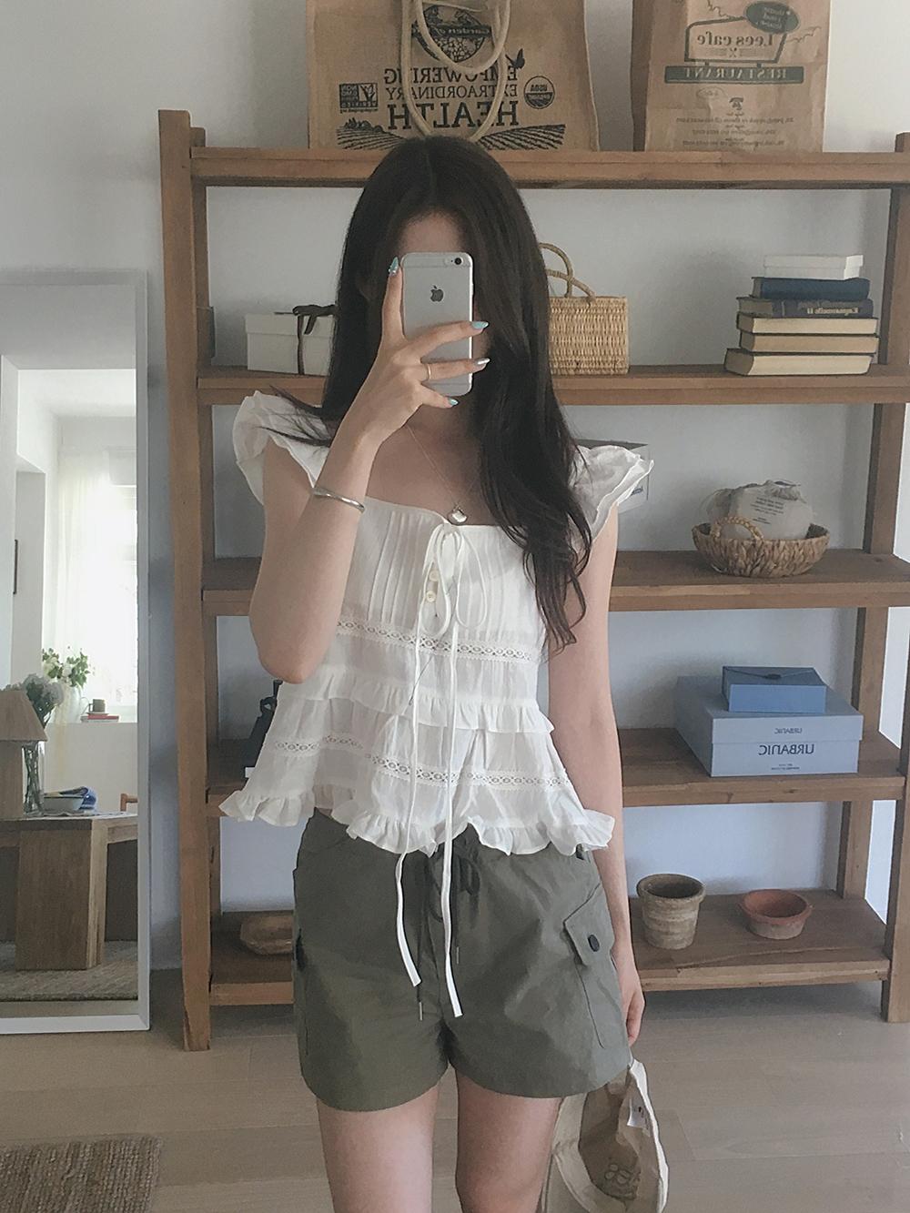 뮤트크레메 마리암 러플 sleeveless blouse