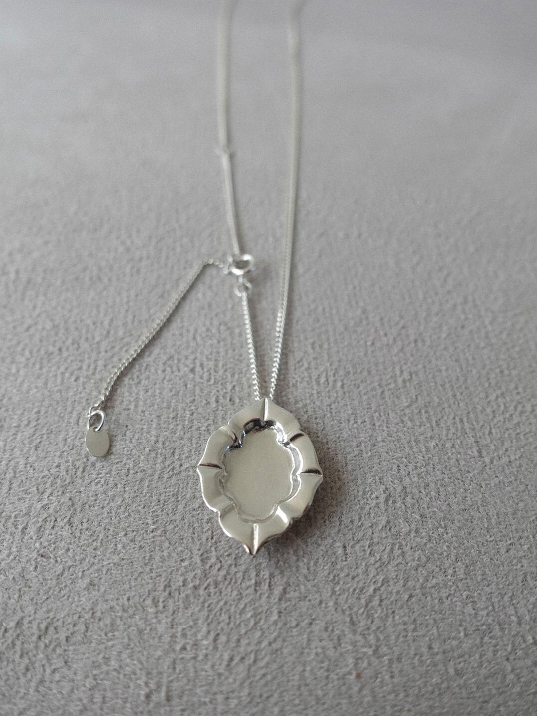 Plate  Necklace