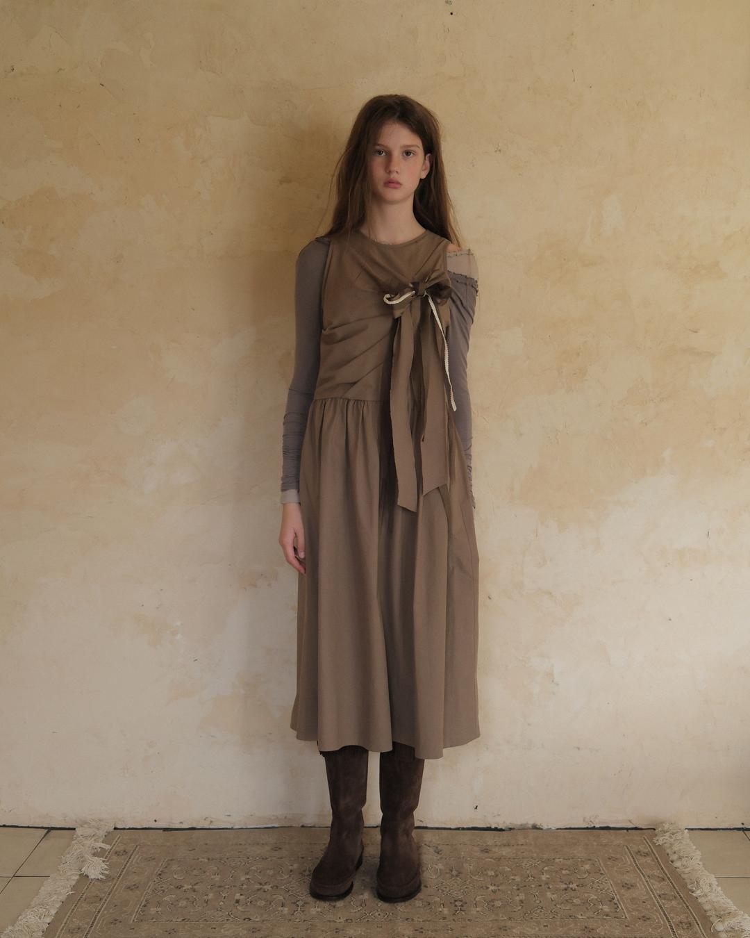 [Exclusive] flétta 119 Ribbon Sleeveless Dress_Mocha
