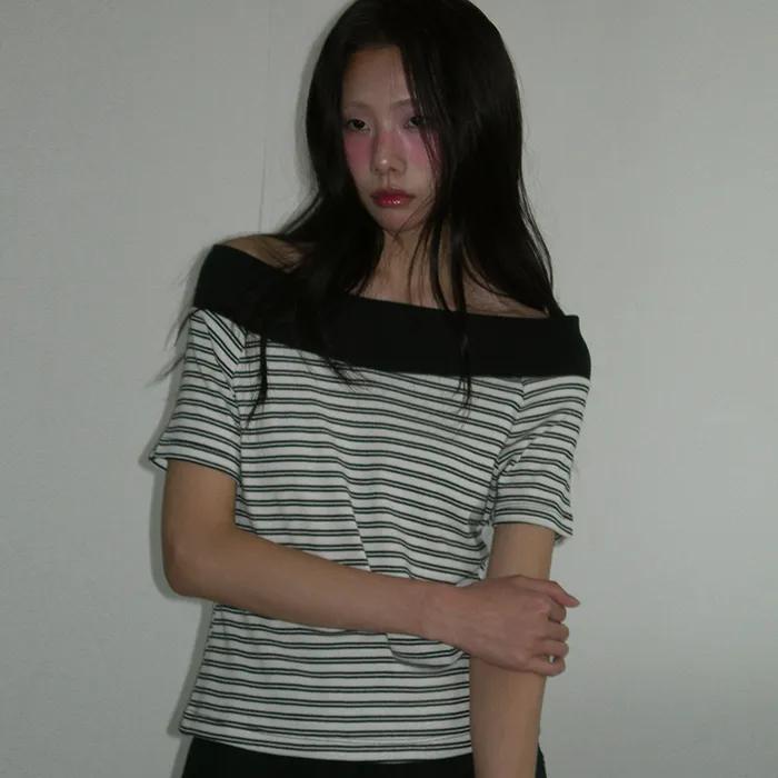 Blocking Off Shoulder Stripe T-shirt Black