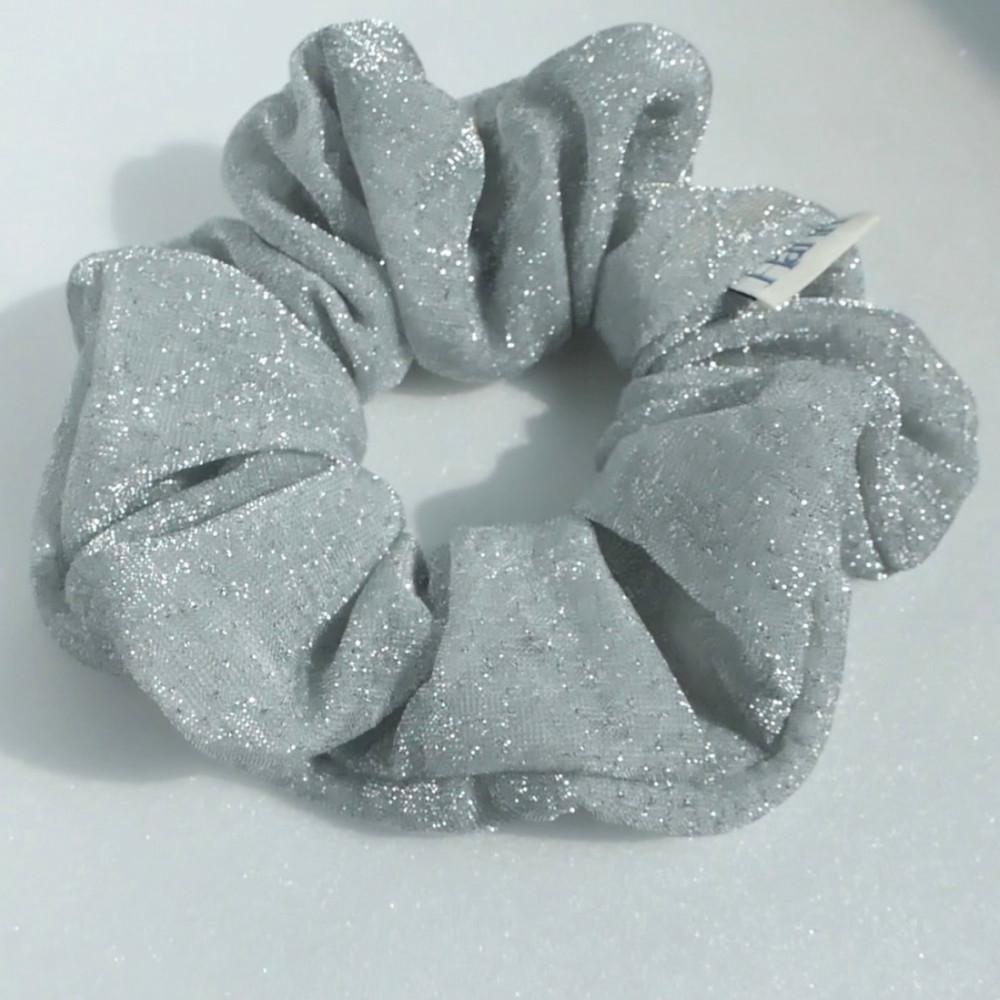 [여름 맞이🩵] 실버 반짝이 스크런치