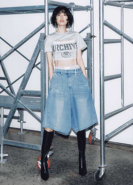 로고 프린트 슬림핏 티셔츠