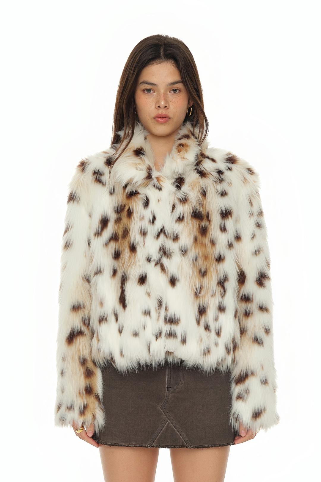 [11. 13 순차적 출고 예정] FAUX FUR CROPPED JACKET (LEOPARD)