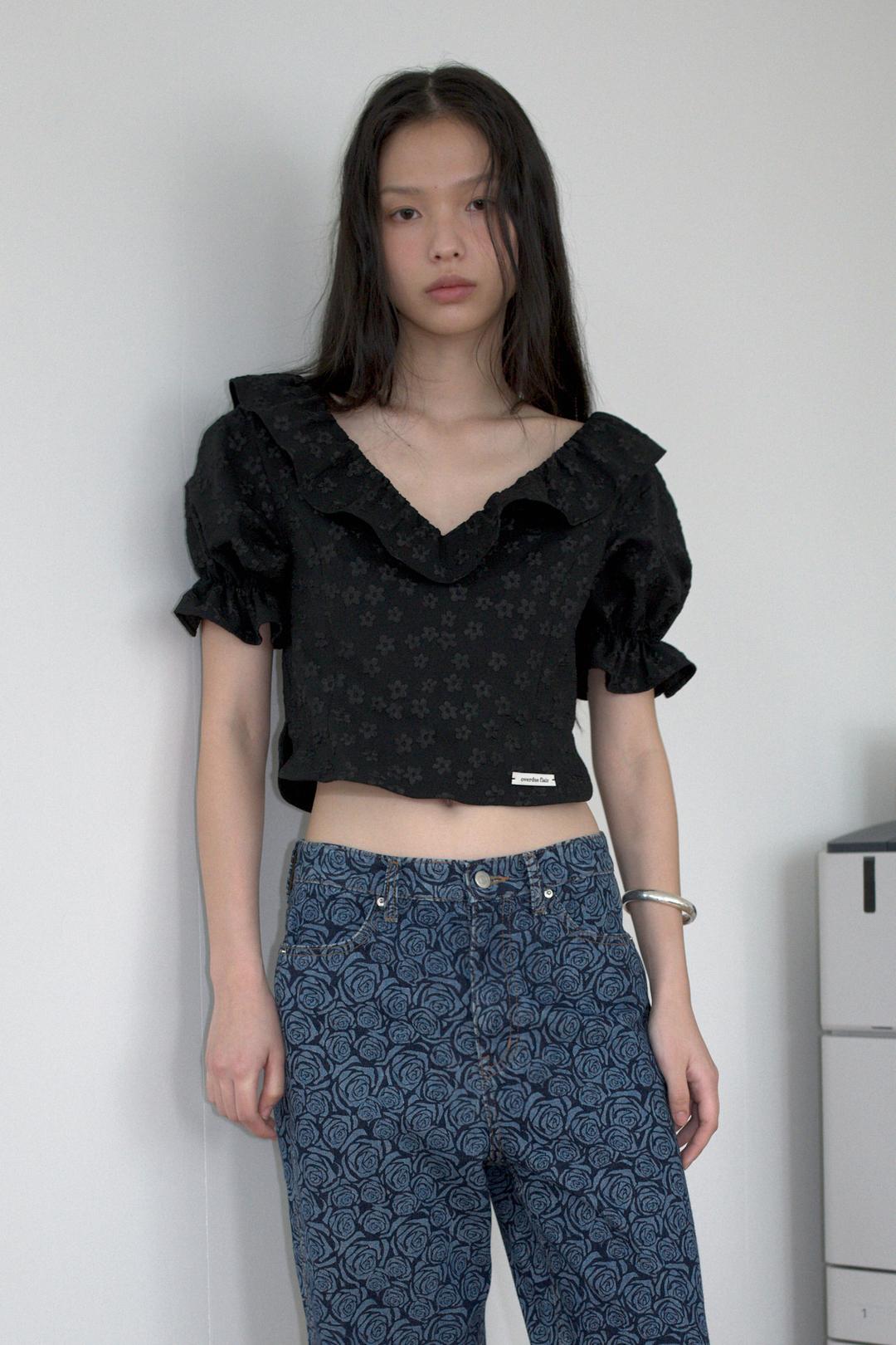 [6/27 PRE-ORDER] RUFFLE JACQUARD BLOUSE_BLACK